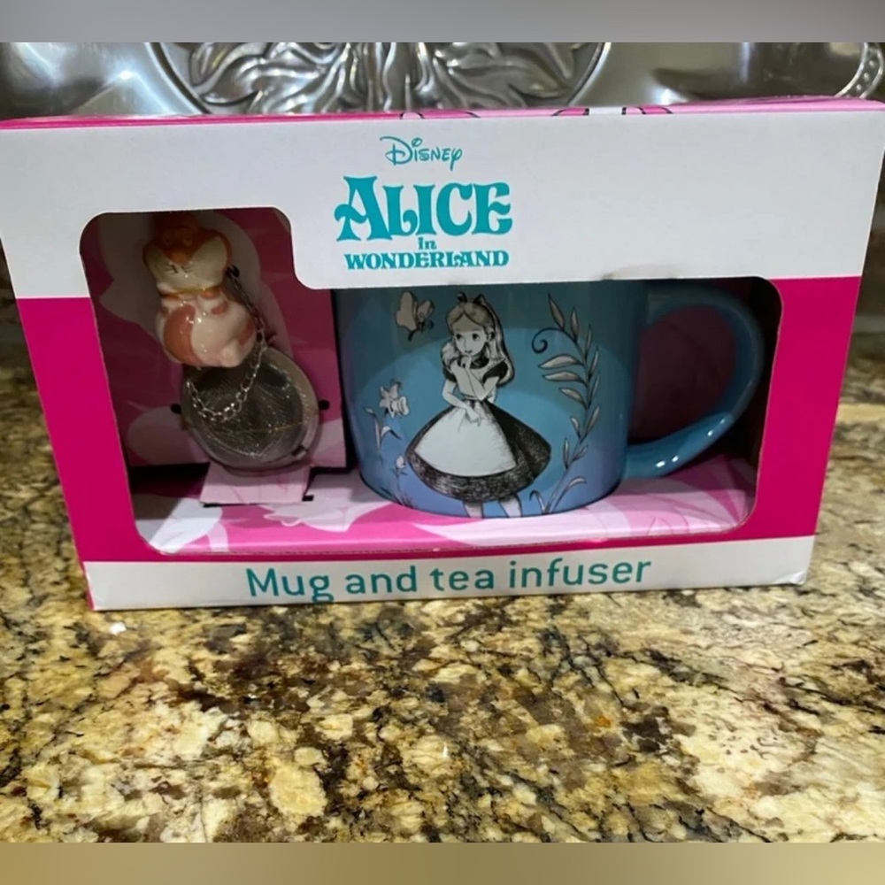 Disney Alice in Wonderland Blue Alice mug and cheshire the cat tea infuser